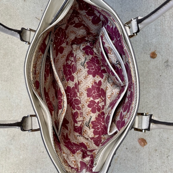 Large Tan/Neutral Guess Bag - Picture 4 of 5